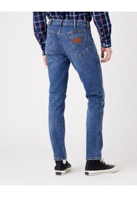 Wrangler - WRANGLER LARSTON MĘSKIE SPODNIE JEANSOWE DARK INDIGO W18S59X1E 112324510