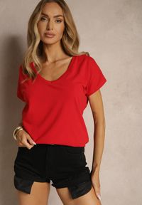 Renee - Czerwony T-shirt z Bawełny z Dekoltem w Serek Linithiela. Okazja: na co dzień. Typ kołnierza: dekolt w serek. Kolor: czerwony. Materiał: bawełna. Styl: casual #1
