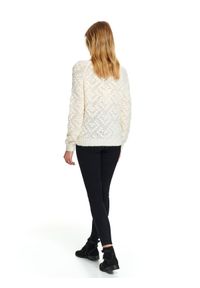 TOP SECRET - Luźny damski sweter ze wzorem. Kolor: biały. Materiał: dzianina, jeans. Długość: krótkie. Sezon: zima, jesień #5