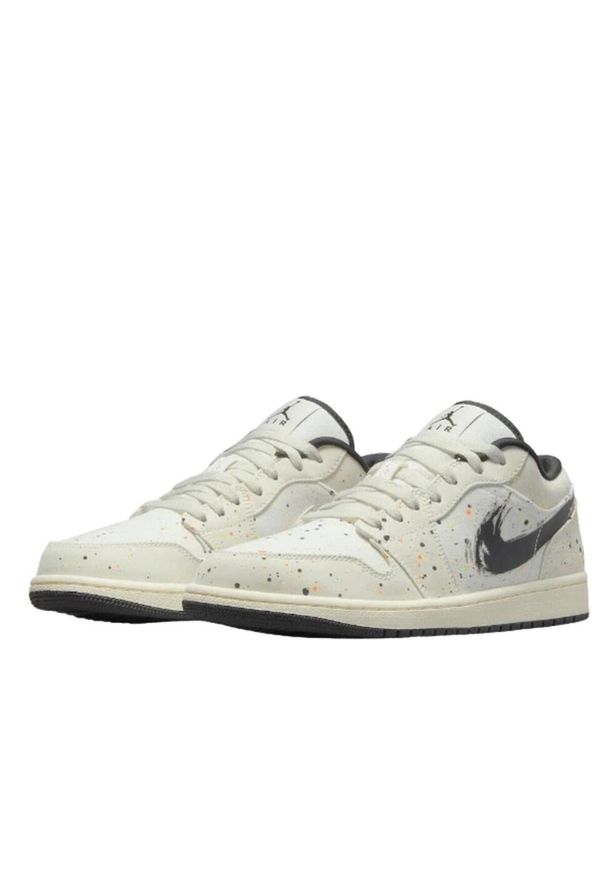 Buty do chodzenia męskie Nike Air Jordan 1 Retro Low. Zapięcie: sznurówki. Kolor: czarny. Materiał: guma, skóra, syntetyk, materiał. Szerokość cholewki: normalna. Sport: turystyka piesza