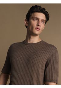 Reserved - T-shirt z dodatkiem CIRCULOSE® - oliwkowy. Kolor: oliwkowy. Materiał: wiskoza