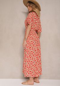 Renee - Jasnobeżowa Sukienka Rozkloszowana o Kopertowym Kroju w Kwiatowy Print Borriz. Okazja: na co dzień. Kolor: beżowy. Materiał: materiał. Wzór: kwiaty, nadruk. Sezon: lato, wiosna. Typ sukienki: kopertowe. Styl: casual, elegancki