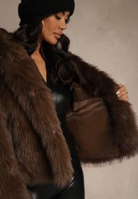 Renee - Brązowa Kurtka Futerko z Nieodpinanym Kapturem Tusnema. Okazja: na co dzień. Kolor: brązowy. Materiał: futro. Wzór: aplikacja. Styl: casual, elegancki #2