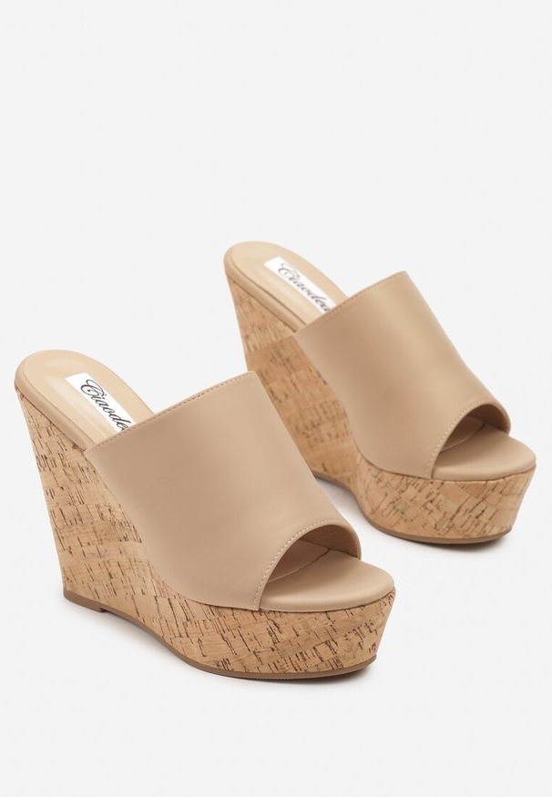 Renee - Beżowe Klapki na Platformie i Koturnie Glesana. Okazja: na plażę, na imprezę, na co dzień. Nosek buta: otwarty. Kolor: beżowy. Materiał: zamsz, jeans, materiał. Sezon: lato. Obcas: na koturnie. Styl: elegancki, casual