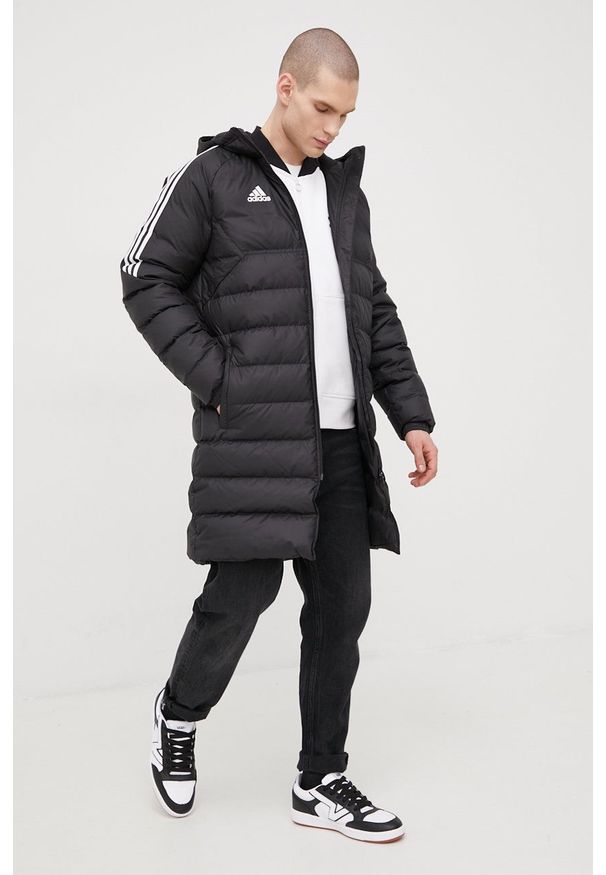 adidas Performance kurtka puchowa H21256 męska kolor czarny zimowa. Okazja: na co dzień. Kolor: czarny. Materiał: puch. Długość rękawa: raglanowy rękaw. Sezon: zima. Styl: casual