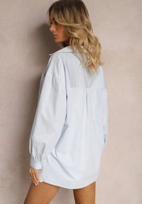 Renee - Niebieska Koszula z Długim Rękawem Zapinana na Guziki z Kieszonką Vloenni. Okazja: na co dzień. Typ kołnierza: kołnierzyk klasyczny. Kolekcja: plus size. Kolor: niebieski. Długość rękawa: długi rękaw. Długość: długie. Styl: klasyczny, elegancki, casual #5