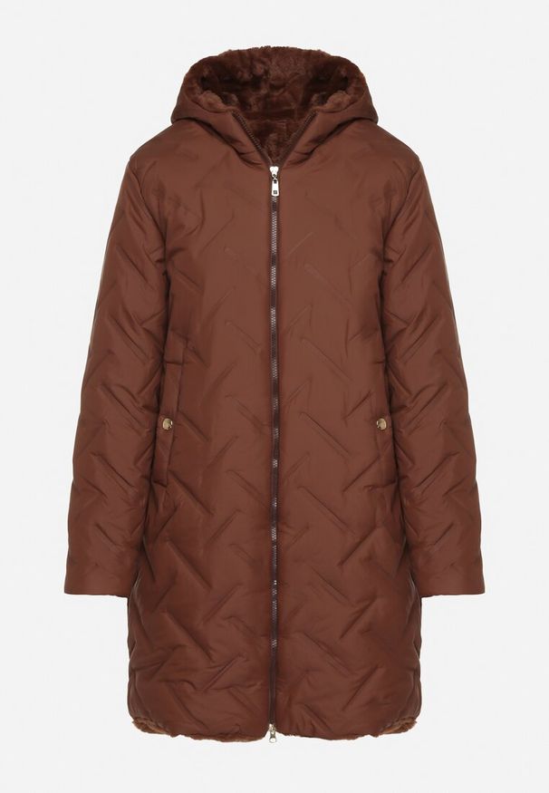 Born2be - Brązowa Długa Kurtka Dwustronna z Pikowanymi Przeszyciami i Kapturem Olidia. Okazja: na co dzień, na spacer. Kolor: brązowy. Materiał: poliester, dzianina, futro, jeans. Długość: długie. Styl: casual, elegancki