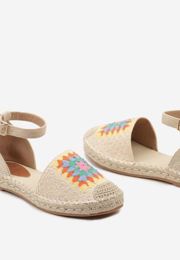 Born2be - Beżowe Płaskie Espadryle Zapinane Wokół Kostki na Sprzączkę z Podeszwą z Juty Biovella. Zapięcie: sprzączka. Kolor: beżowy. Materiał: materiał. Sezon: lato. Obcas: na obcasie. Wysokość obcasa: niski