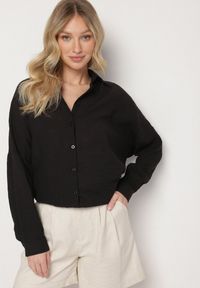 Born2be - Czarna Klasyczna Koszula o Kroju Oversize Maronira. Okazja: na co dzień. Typ kołnierza: kołnierzyk klasyczny. Kolor: czarny. Materiał: jeans. Styl: klasyczny