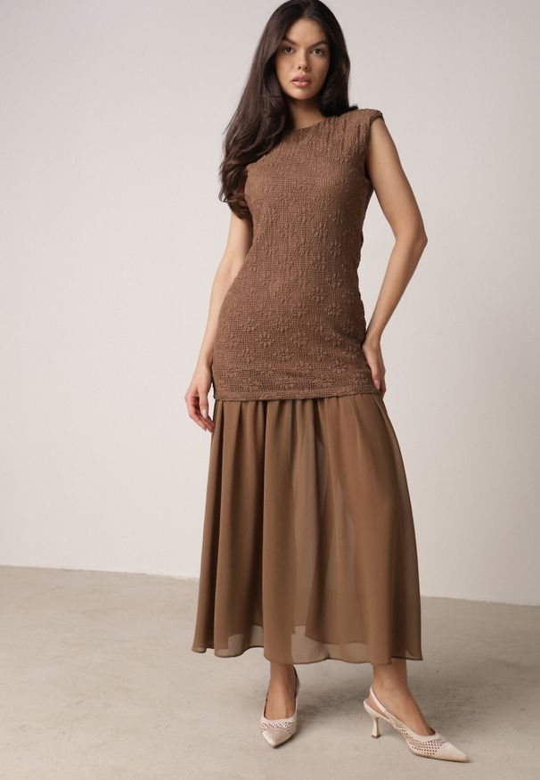 Born2be - Brązowa Sukienka Ażurowa z Usztywnioną Linią Ramion i Przezroczystym Dołem Semiriel. Kolor: brązowy. Materiał: zamsz. Wzór: ażurowy. Styl: elegancki, klasyczny