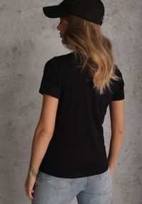 Renee - Czarny T-shirt z Bawełny z Okrągłym Dekoltem Nedima. Okazja: na co dzień. Kolor: czarny. Materiał: bawełna. Styl: klasyczny, casual #4