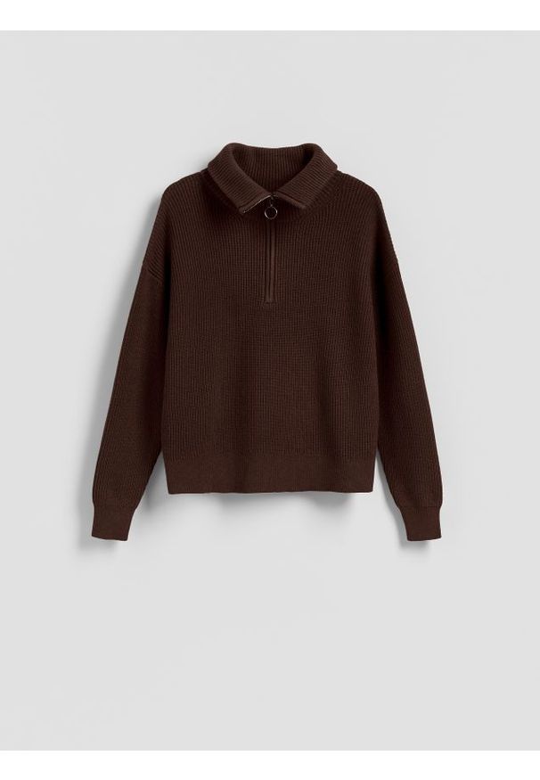 Reserved - Sweter z wiskozą - ciemnobrązowy. Kolor: brązowy. Materiał: wiskoza