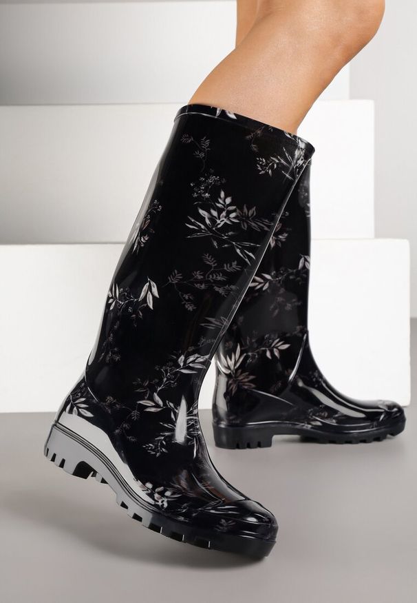 Born2be - Czarne Kalosze ze Wzorem Liści Rilenella. Okazja: na spacer, na co dzień. Kolor: czarny. Materiał: jeans. Styl: casual