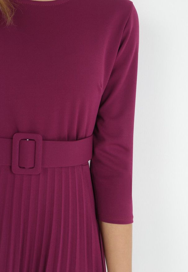 Born2be - Fioletowa Sukienka Plisowana z Paskiem Gonnge. Okazja: na imprezę, na co dzień. Kolor: fioletowy. Typ sukienki: dopasowane, proste. Styl: elegancki, casual, klasyczny