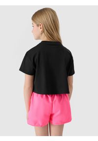 4f - 4F T-shirt crop-top z nadrukiem dziewczęcy - czarny 122 (6-7 lat). Okazja: na co dzień. Kolor: czarny. Materiał: bawełna, jersey, dzianina. Długość rękawa: krótki rękaw. Długość: krótkie. Wzór: nadruk. Sezon: lato. Styl: sportowy, casual
