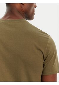 Guess T-Shirt M2YI37 I3Z14 Zielony Slim Fit. Kolor: brązowy. Materiał: bawełna