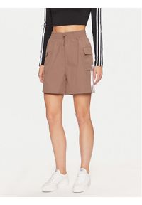 Adidas - adidas Szorty sportowe adicolor JC8132 Beżowy Loose Fit. Kolor: beżowy. Materiał: syntetyk #1