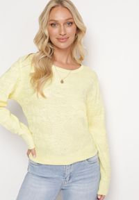 Born2be - Żółty Sweter z Tłoczonym Wzorem w Ornamentalnym Stylu Mariot. Okazja: na co dzień. Kolor: żółty. Styl: casual #3
