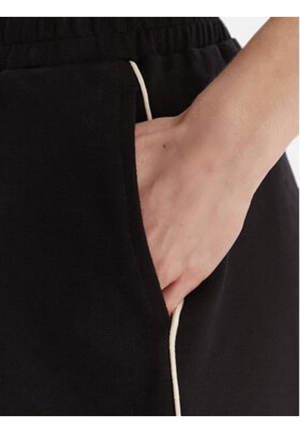 Guess Szorty sportowe V6GD08 K3004 Czarny Relaxed Fit. Kolor: czarny. Materiał: wiskoza