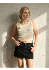 Sinsay - Jeansowe spódnico-spodenki comfort - czarny. Kolor: czarny. Materiał: jeans