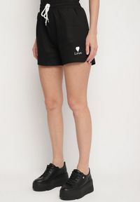 Born2be - Czarne Dresowe Szorty o Prostym Kroju z Wiązaniem i Kieszeniami Foladea. Okazja: na co dzień, na spacer. Kolor: czarny. Materiał: dresówka. Styl: klasyczny, casual