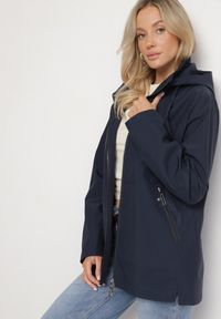 Born2be - Granatowa Kurtka Typu Wiatrówka z Odpinanym Kapturem Ndivoria. Okazja: na co dzień, na spacer. Kolor: niebieski. Materiał: jeans. Styl: sportowy, casual #4