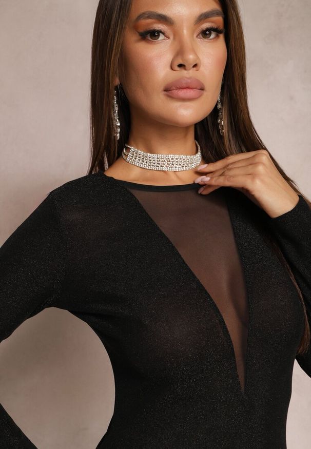 Renee - Czarna Dopasowana Sukienka ze Wstawką z Siateczki i Metaliczną Nicią Akago. Kolor: czarny. Materiał: dzianina. Typ sukienki: dopasowane. Styl: wizytowy