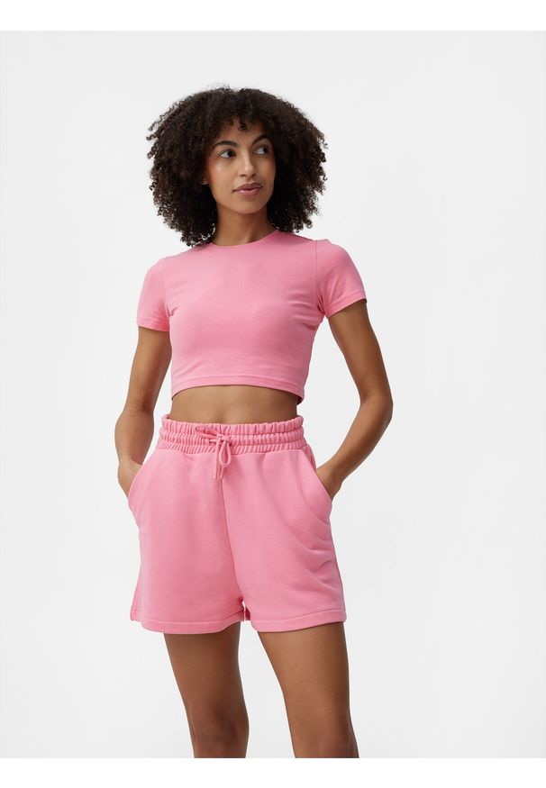 4f - T-shirt crop-top gładki damski. Kolor: różowy. Materiał: elastan, bawełna. Długość: krótkie. Wzór: gładki