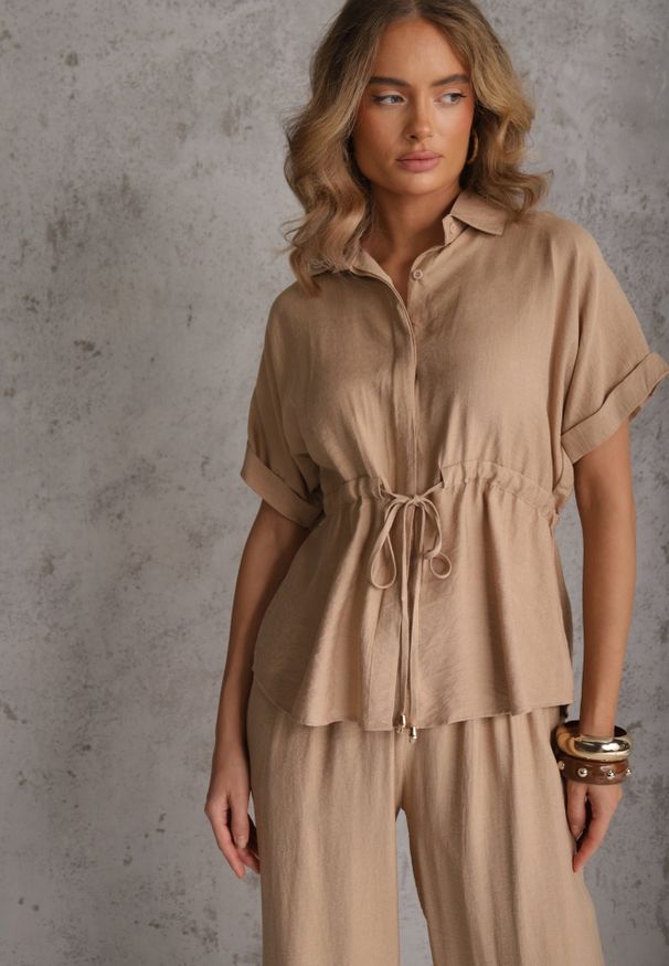 Renee - Beżowy Komplet z Wiskozy Spodnie Wide Leg i Bluzka ze Ściągaczem w Talii Daemnell. Kolor: beżowy. Materiał: wiskoza