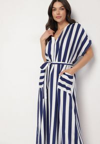 Born2be - Niebieska Sukienka z Wiskozą i Paskiem w Paski Nerire. Okazja: na co dzień. Kolor: niebieski. Materiał: wiskoza. Wzór: paski. Styl: klasyczny, elegancki, casual #5