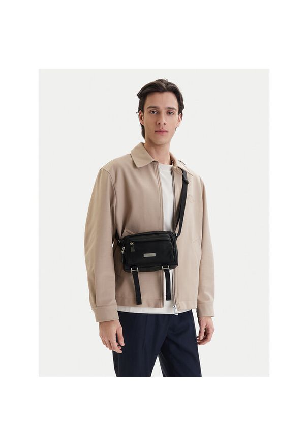 Saszetka Calvin Klein. Kolor: czarny