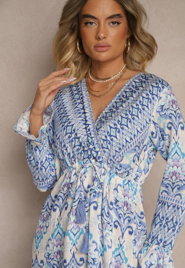 Renee - Niebieska Rozkloszowana Sukienka z Bawełny i Wiskozy w Stylu Etno Sollema. Okazja: na co dzień. Kolor: niebieski. Materiał: bawełna, wiskoza. Długość rękawa: długi rękaw. Sezon: wiosna. Styl: etno