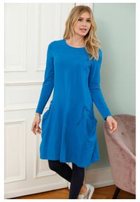 Sukienka oversize z kieszeniami, poszerzana dołem bonprix lazurowy. Kolor: niebieski. Długość rękawa: długi rękaw. Typ sukienki: oversize #5
