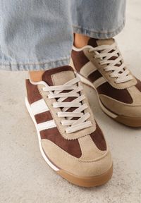 Born2be - Brązowe Sneakersy z Dwoma Paskami Evilirea. Okazja: na co dzień. Zapięcie: pasek. Kolor: brązowy. Materiał: dresówka #3