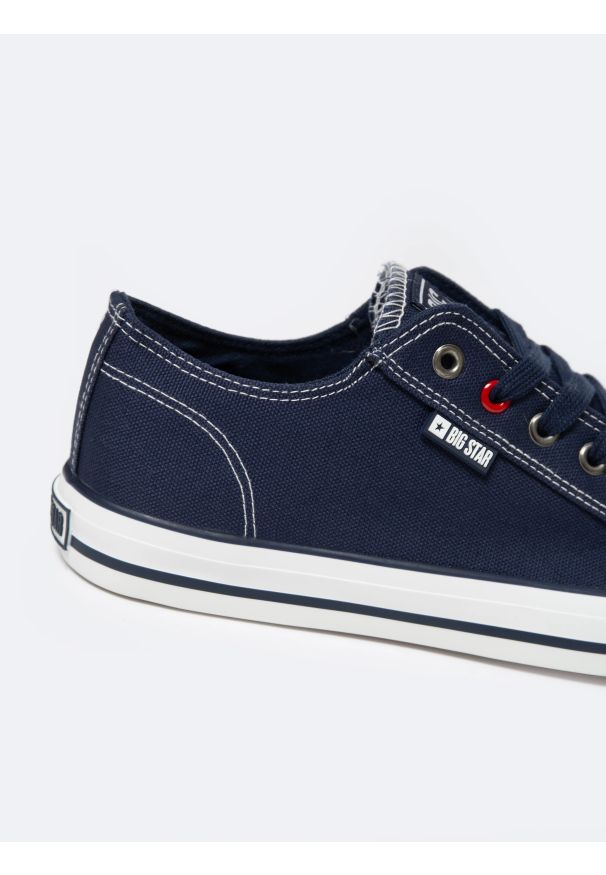 Big-Star - Trampki męskie niskie granatowe JJ174606 403. Okazja: na imprezę, na uczelnię, do pracy. Kolor: niebieski. Materiał: jeans, len, materiał, bawełna. Styl: klasyczny