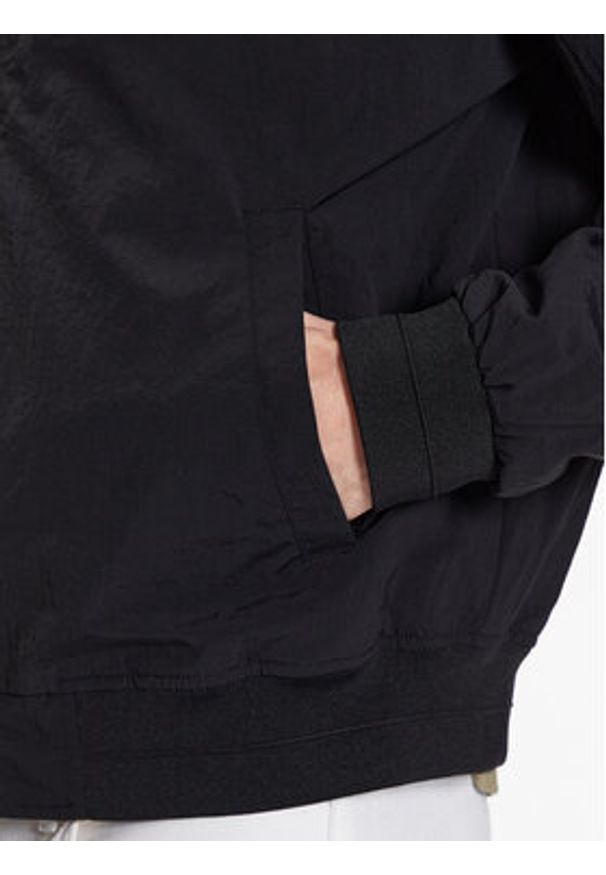 Calvin Klein Kurtka bomber Matt Crinkle Hero Bomber K10K111021 Czarny Regular Fit. Kolor: czarny. Materiał: syntetyk
