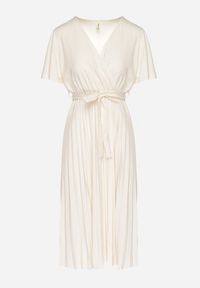 Born2be - Jasnobeżowa Sukienka Plisowana z Dekoltem w V z Paskiem w Talii Zolseki. Okazja: na co dzień. Kolor: beżowy. Styl: casual, klasyczny #6