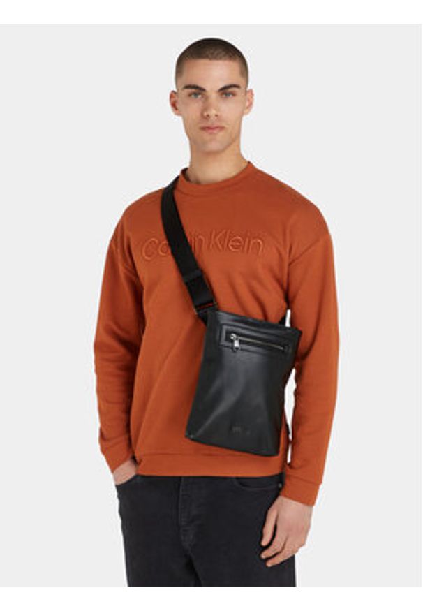 Calvin Klein Saszetka Ck Elevated Flatpack K50K510833 Czarny. Kolor: czarny. Materiał: skóra