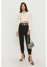 TwinSet - Twinset - Spodnie. Kolor: czarny. Materiał: bawełna, materiał, wiskoza, dzianina, poliamid, elastan, poliester. Wzór: aplikacja #2