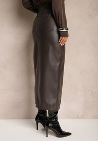 Renee - Brązowa Spódnica Ołówkowa High Waist z Ekoskóry z Ozdobnym Suwakiem Seleeti. Okazja: na co dzień, na imprezę. Stan: podwyższony. Kolor: brązowy. Materiał: tiul. Styl: casual, wizytowy #5