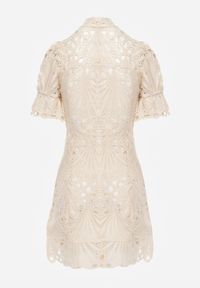 Born2be - Beżowa Sukienka Adoneus. Typ kołnierza: kołnierz z falbankami. Kolor: beżowy. Materiał: koronka. Wzór: koronka. Styl: klasyczny. Długość: midi #7