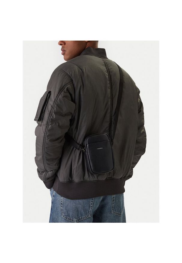 Saszetka Calvin Klein. Kolor: czarny