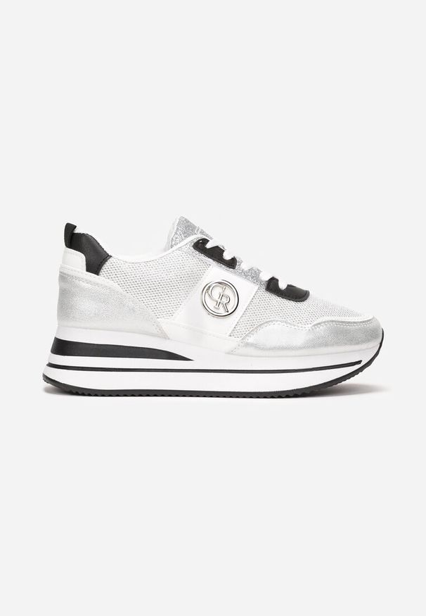 Renee - Srebrne Brokatowe Sneakersy do Kostki z Dekoracyjną Klamerką Rayla. Okazja: na co dzień. Nosek buta: okrągły. Zapięcie: sznurówki. Kolor: srebrny. Materiał: jeans. Sezon: lato, wiosna. Obcas: na płaskiej podeszwie