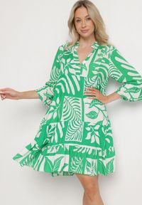 Born2be - Zielona Bawełniana Sukienka o Rozkloszowanym Kroju z Geometrycznym Wzorem Talienna. Okazja: na co dzień. Typ kołnierza: dekolt w kształcie V. Kolor: zielony. Materiał: bawełna. Wzór: geometria. Sezon: lato. Typ sukienki: proste. Styl: elegancki, casual #5