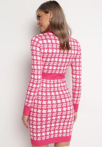 Born2be - Różowa Sweterkowa Sukienka z Guzikami Bileldeme. Kolor: różowy. Wzór: aplikacja. Długość: mini #3