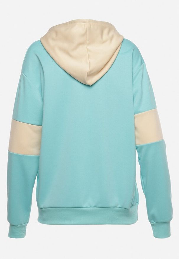 Born2be - Jasnoniebieska Bluza Oversize z Kapturem i Kontrastowymi Wstawkami Jevina. Okazja: na co dzień. Typ kołnierza: kaptur. Kolor: niebieski. Materiał: jeans. Długość rękawa: długi rękaw. Długość: długie. Wzór: aplikacja. Styl: elegancki, casual