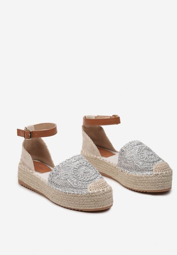 Born2be - Srebrne Espadryle na Grubej Plecionej Podeszwie z Ażurowym Wykończeniem Artiva. Kolor: srebrny. Wzór: ażurowy. Sezon: lato