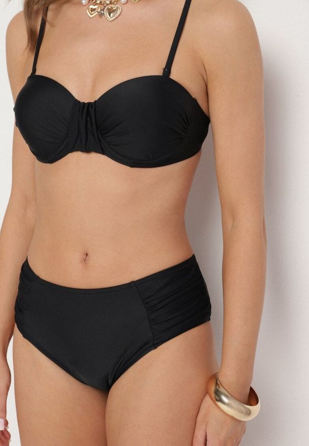 Born2be - Czarne Bikini Usztywniany Biustonosz i Figi Ozdobione Marszczeniem Eretelli. Kolor: czarny. Wzór: aplikacja