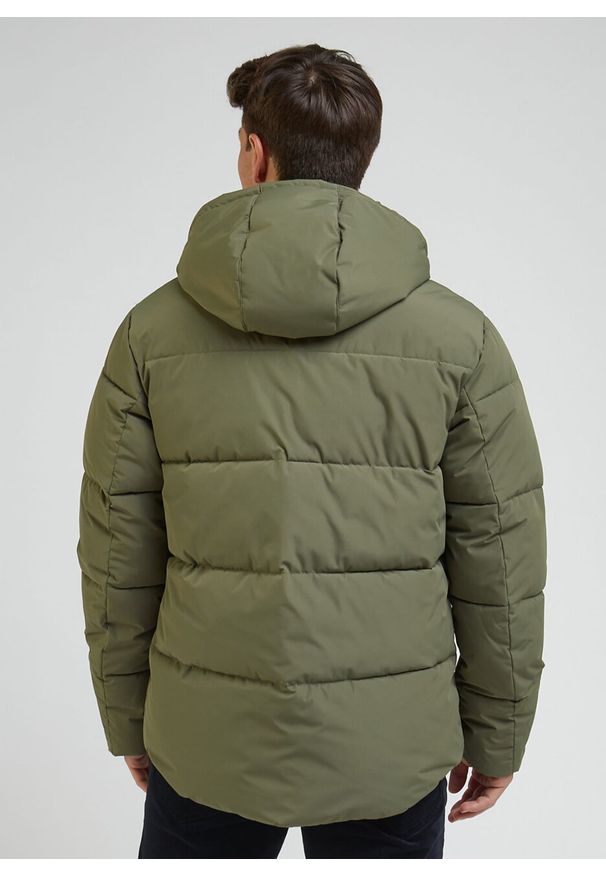 Lee - LEE PUFFER JACKET MĘSKA KURTKA ZIMOWA Z KAPTUREM CIEPŁA OLIVE GROVE L87NNYA61. Typ kołnierza: kaptur. Sezon: zima