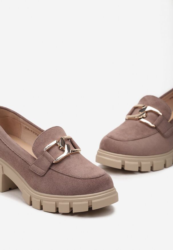 Renee - Ciemnobeżowe Półbuty ze Skórzaną Wkładką na Niskiej Platformie i Słupku z Ozdobną Klamrą Salpani. Zapięcie: klamry. Kolor: beżowy. Materiał: skóra. Obcas: na platformie. Styl: elegancki